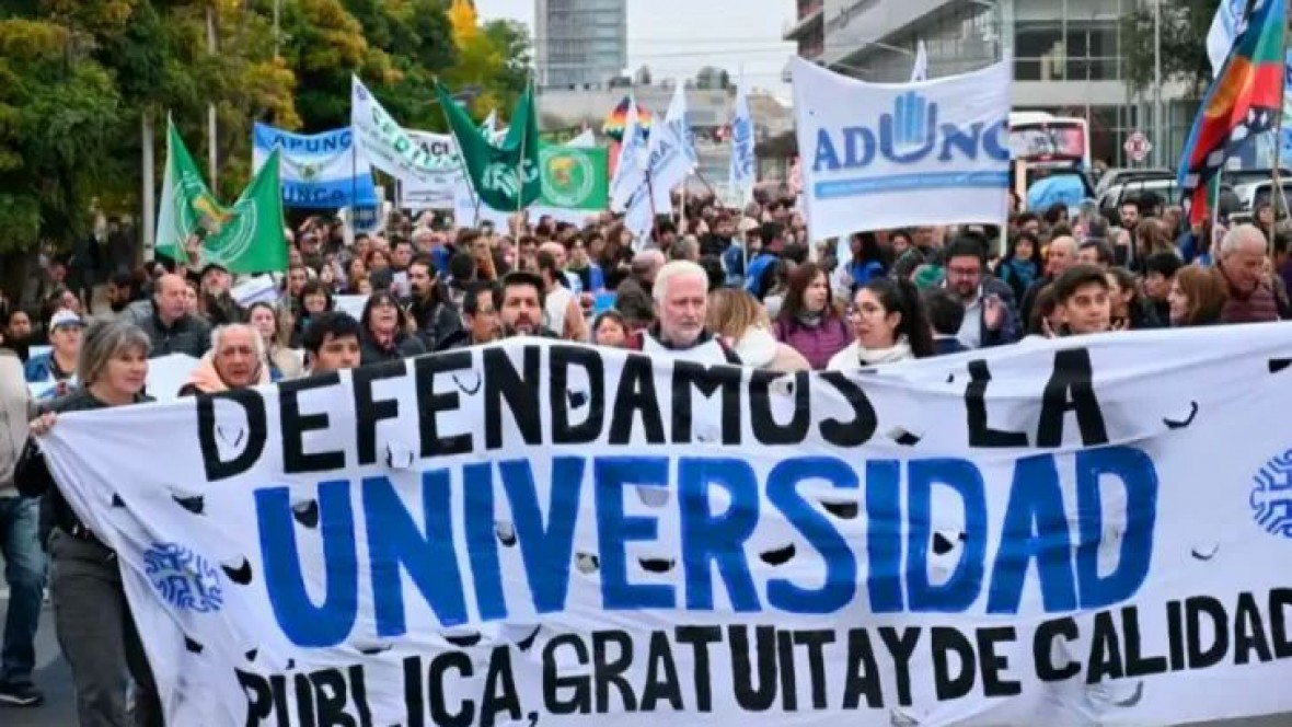 Los docentes de la UNLP anunciaron un paro y marcha contra la reforma Laboral