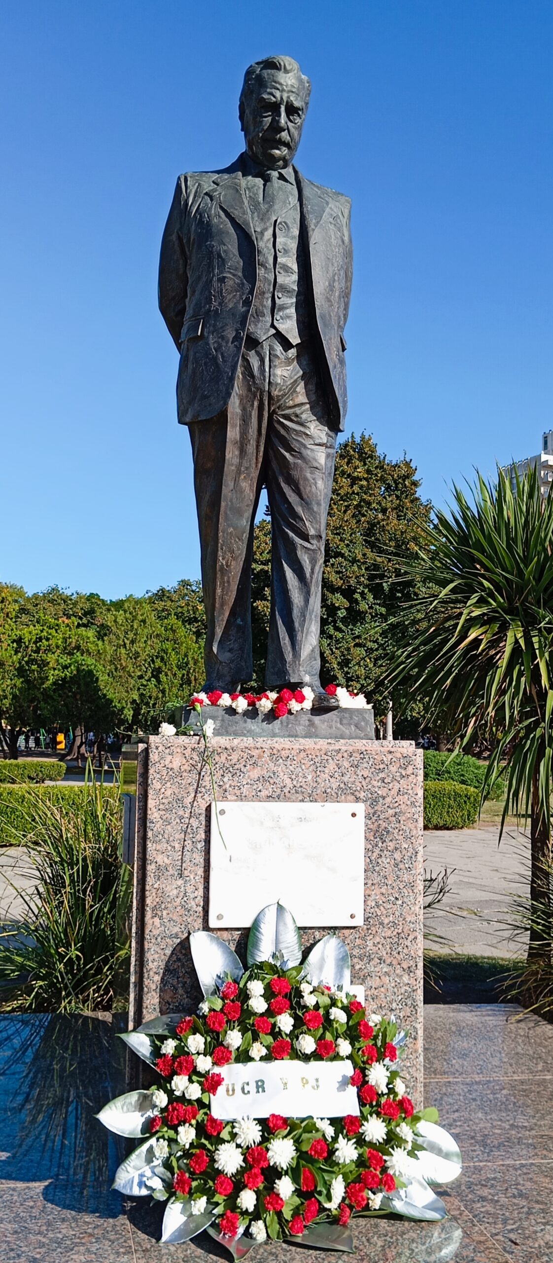 Efemerides: Raul Alfonsín, a 99 años de su nacimiento.